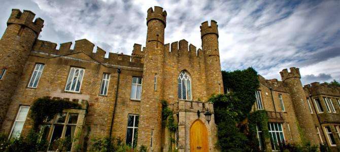 10 сказочных замков, в которых можно остановиться