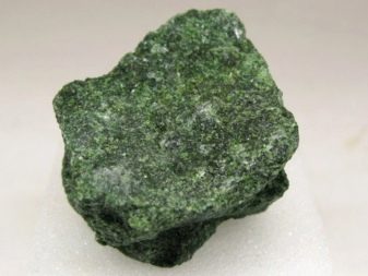 Актиноліт (19 фото): магічні та інші властивості мінералу, застосування каменю