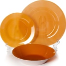 Колір тарілок: посуд червоного і зеленого, чорного і білого, оранжевого та інших кольорів