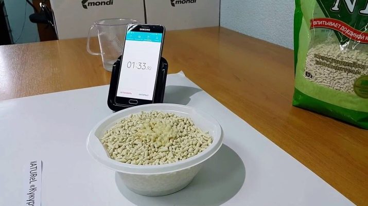 Кукурудзяний наповнювач для котячого туалету: особливості комкующихся наповнювачів для кішок і котів, рейтинг виробників наповнювача з кукурудзи