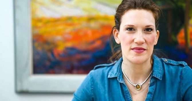 Морра Ааронс-Меле: «Я уволилась с девяти работ до своего 30-летия, и каждый день рыдала на полу в ванной»