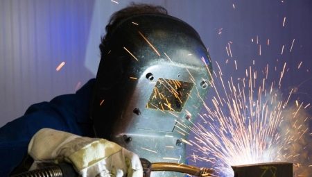 Резюме зварювальника: готові зразки резюме для влаштування на роботу електрогазозварника та зварника-аргонщика, 4 і 5 розрядів