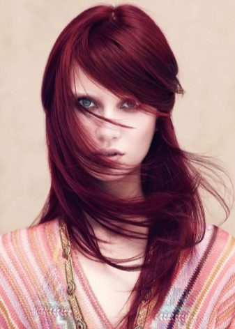Винний колір волосся (29 фото): модні відтінки для коротких і довгих пасм. Кому йде колір?