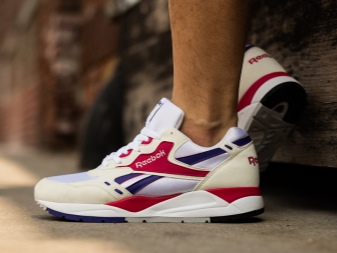 Жіночі білі кросівки Reebok (40 фото): шкіряні оригінальні моделі Classic
