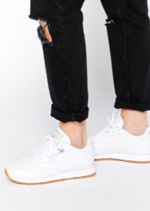 Жіночі білі кросівки Reebok (40 фото): шкіряні оригінальні моделі Classic